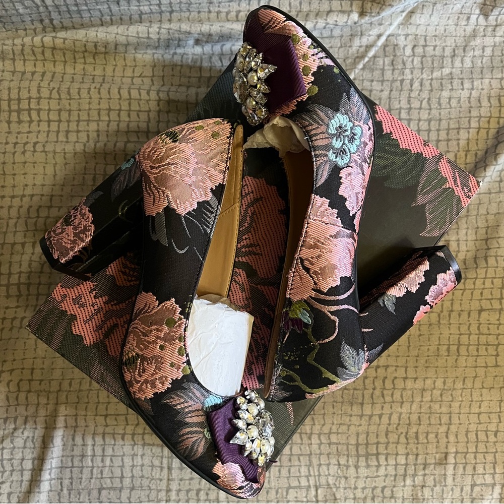 Kelly & Katie Camerlona Floral Heels | NWOT